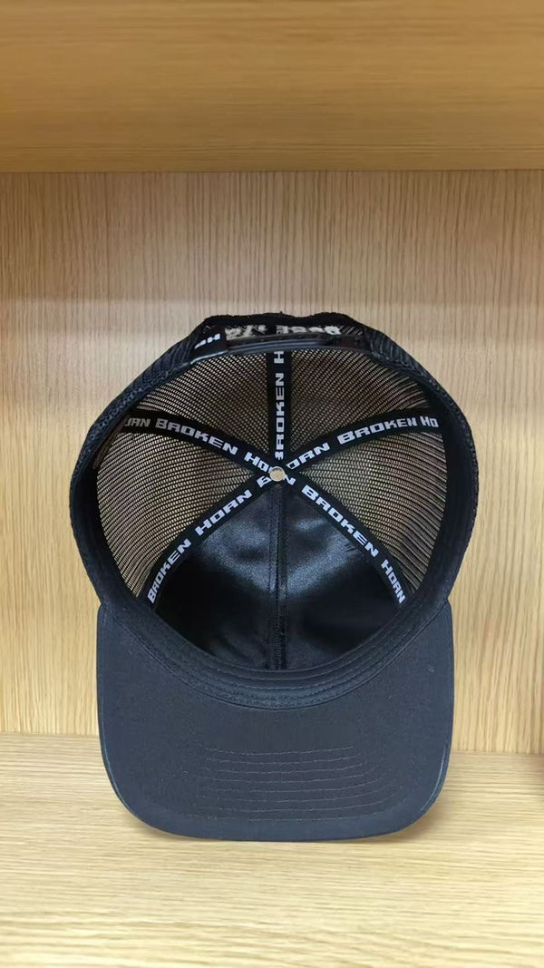 Broken Horn Cap Black