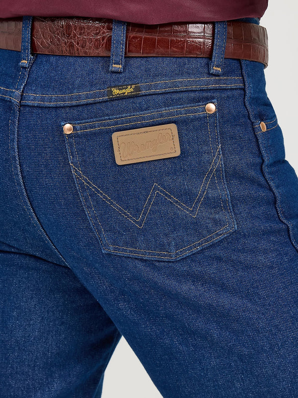 KONTOOR Wrangler men's cowboy cut slim fit prewashed jeans, classic denim with a stylish fit, displayed on a plain background.