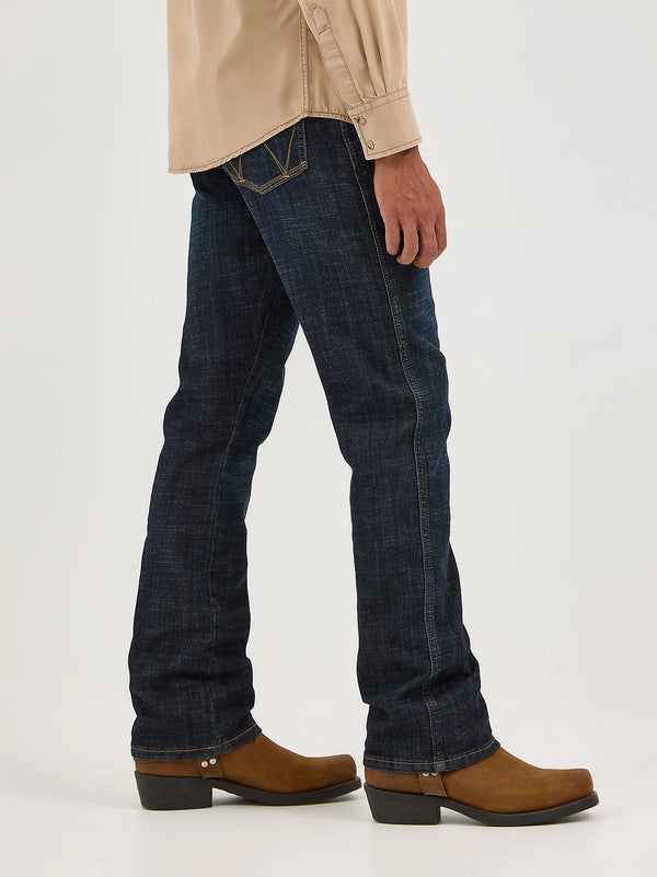 KONTOOR Wrangler men's retro slim fit bootcut jeans, Dax style, showcasing classic denim fabric and stylish cut.
