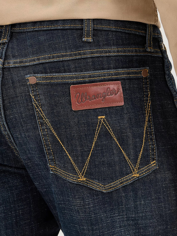 KONTOOR Wrangler men's retro slim fit bootcut jeans, Dax style, featuring classic denim fabric and tailored fit.