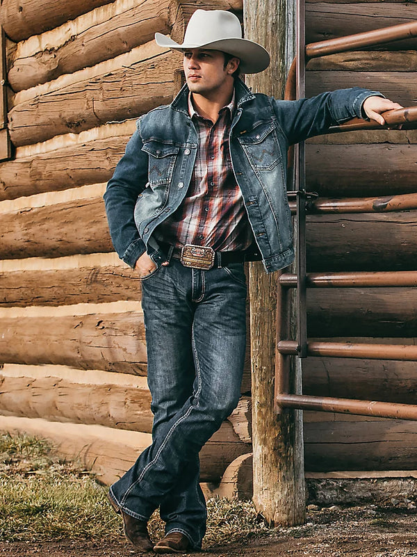 KONTOOR Wrangler men's retro slim fit bootcut jeans in Layton style, featuring a classic denim design and contrast stitching.