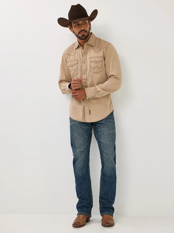 KONTOOR Wrangler men's retro slim fit bootcut jeans in Layton style, showing classic denim with a fitted silhouette and bootcut design.