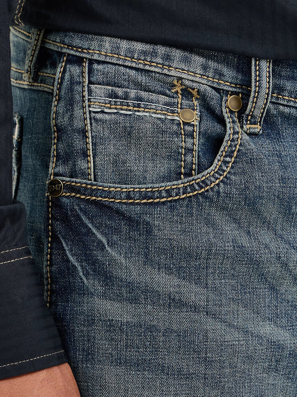 KONTOOR Wrangler men's retro slim fit bootcut jeans in Layton style, showcasing classic denim fabric and modern fit details.