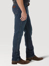 KONTOOR Wrangler men's retro slim fit straight leg jeans in Portland color, showing front view with classic denim texture.