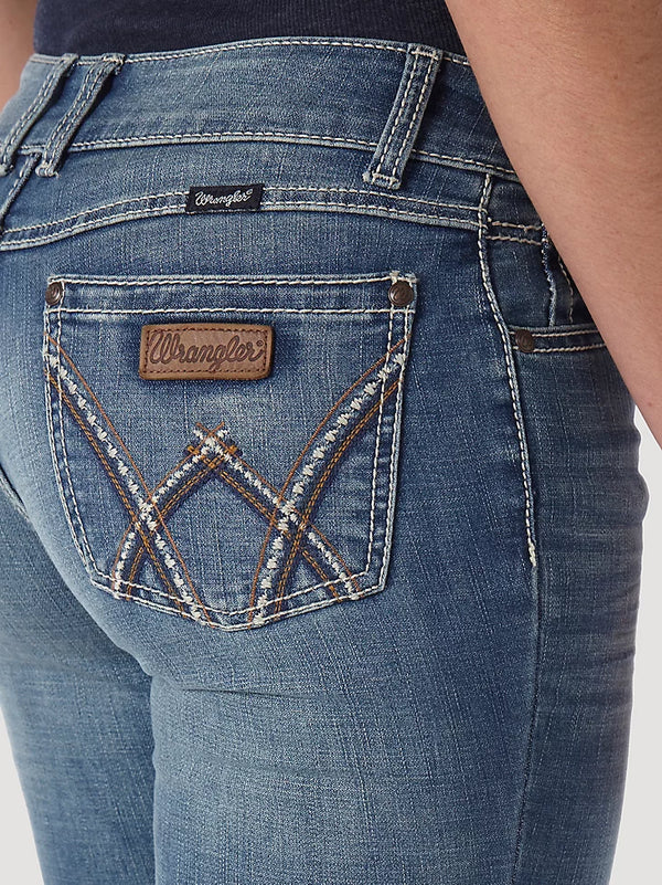 KONTOOR Wrangler Women Retro Mae Jean in Deadwood wash, showcasing classic high-waisted denim with a vintage fit and stylish details.