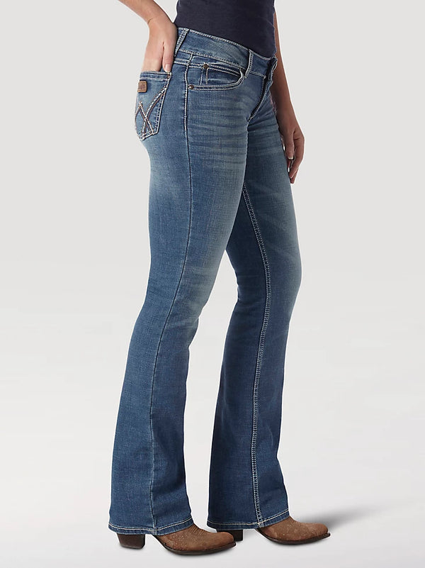 KONTOOR Wrangler Women Retro Mae Deadwood jeans, classic high-waisted denim with distressed details and a vintage fit.