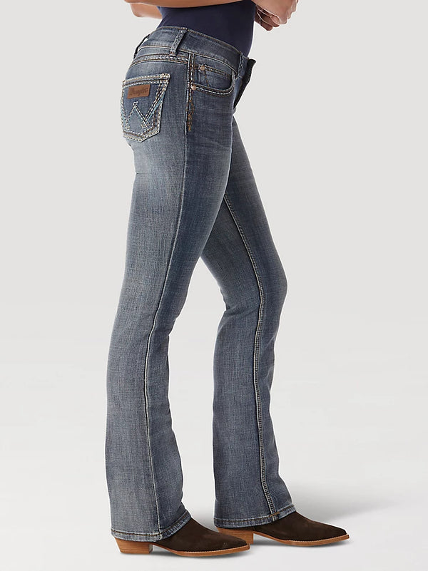 Women's Wrangler Retro Sadie low rise jeans in DW Wash with classic five-pocket design and medium fade.