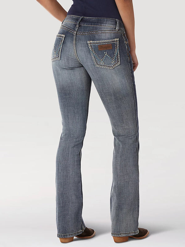Women's Wrangler Retro Sadie low-rise jeans in DW Wash by KONTOOR, showcasing classic fit and denim fabric with subtle fading.