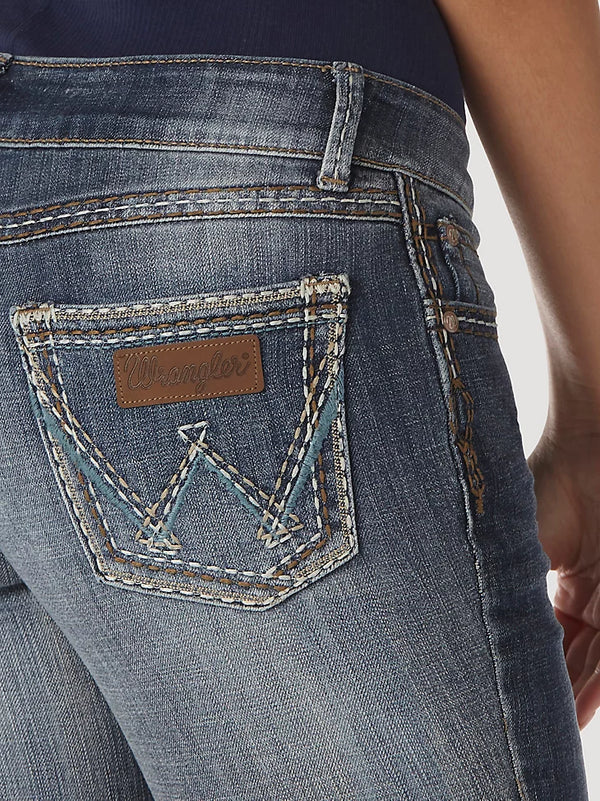 Women's Wrangler Retro Sadie low-rise jeans in DW Wash with classic denim look and five-pocket design.