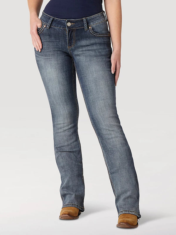 Women’s Wrangler Retro Sadie low-rise jeans in DW wash, displayed on a mannequin, showcasing fit and denim details.