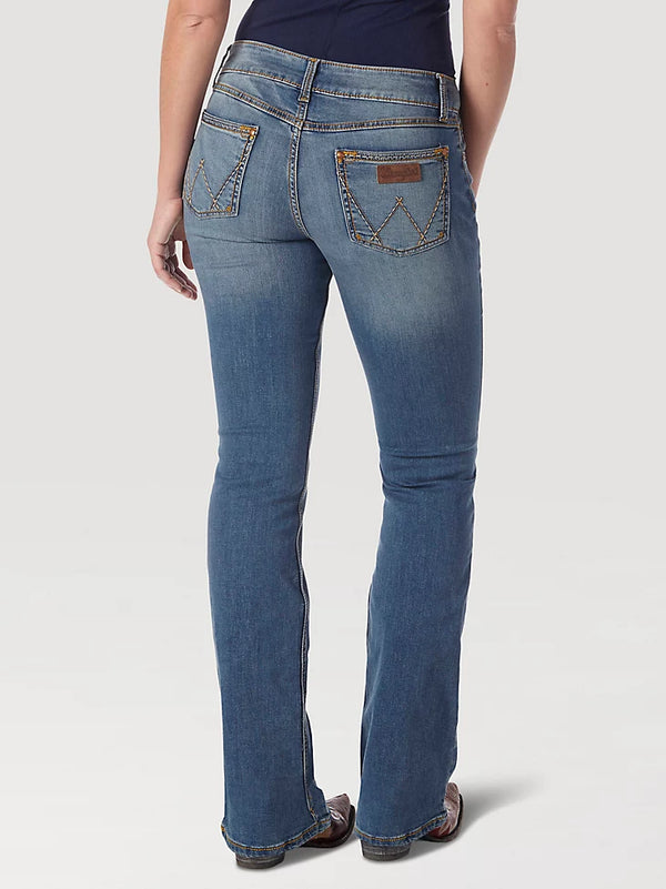 KONTOOR Wrangler Women Retro Mae Jean mid-rise jeans in KM Wash with classic five-pocket design and faded denim finish.