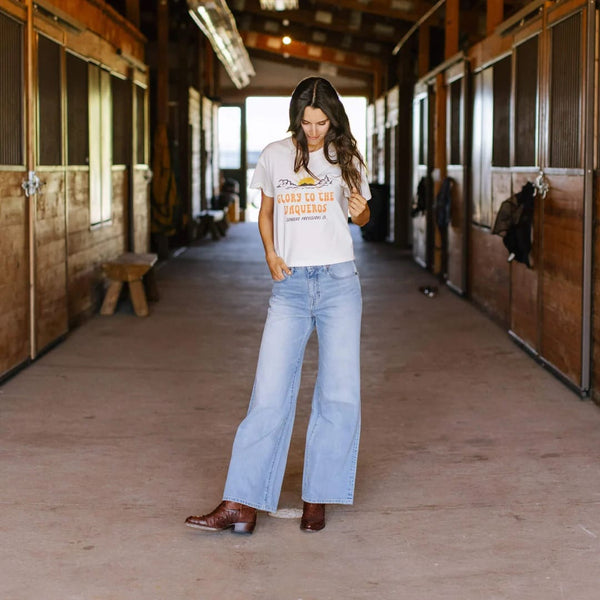 Sendero Vaqueros Crop Tee - White - Broken horn